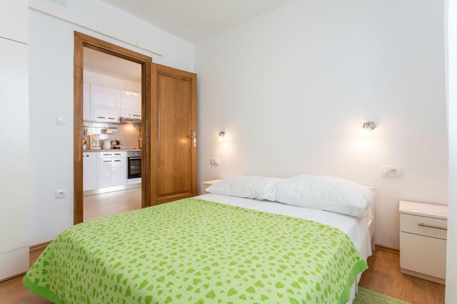 Apartments Bezmalinovic 2 Bol Esterno foto