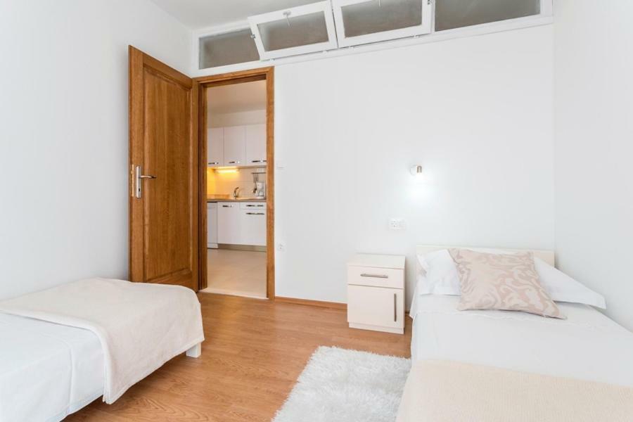 Apartments Bezmalinovic 2 Bol Esterno foto