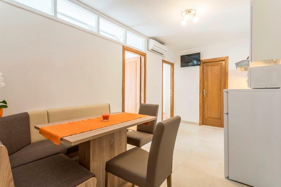 Apartments Bezmalinovic 2 Bol Esterno foto