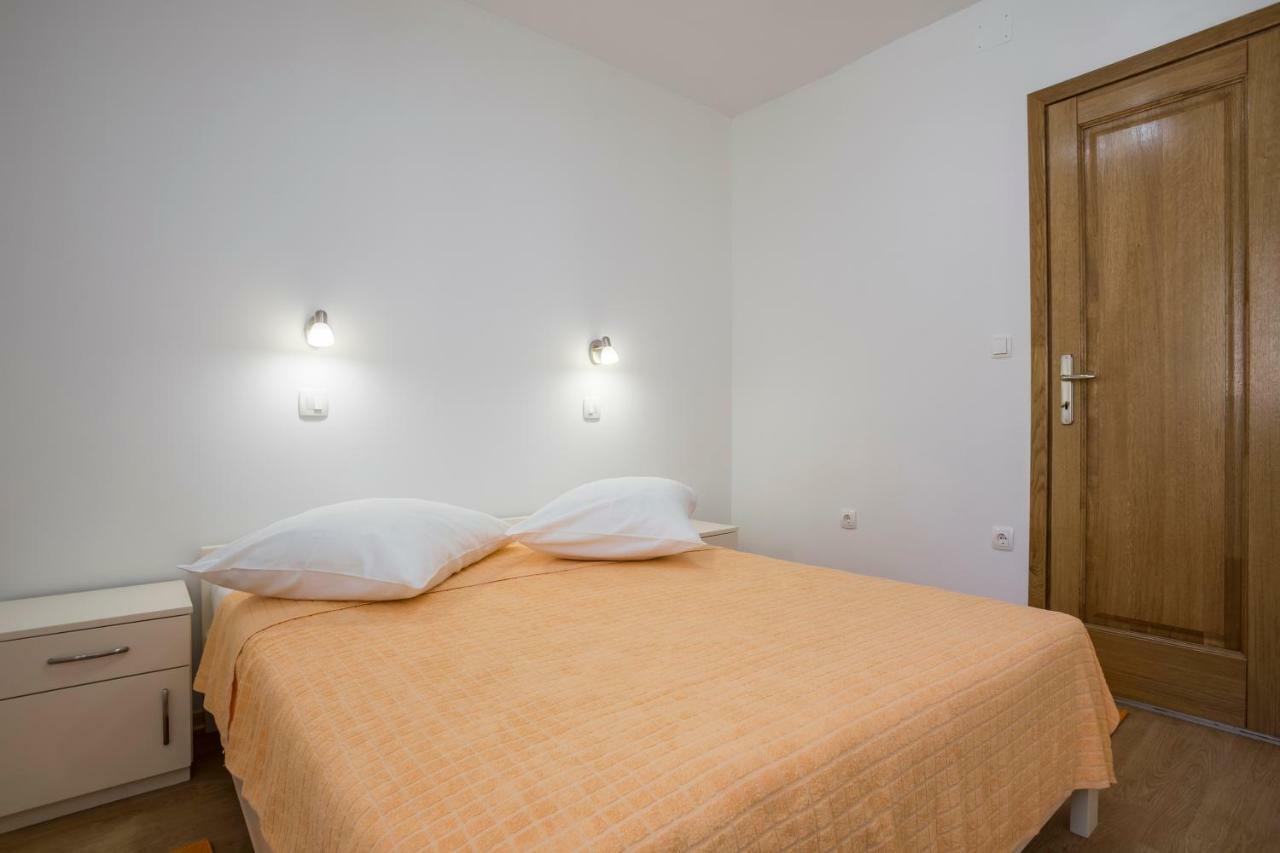 Apartments Bezmalinovic 2 Bol Esterno foto