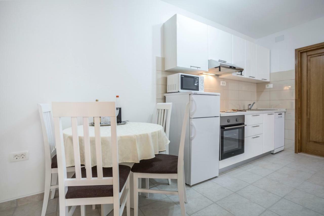 Apartments Bezmalinovic 2 Bol Esterno foto