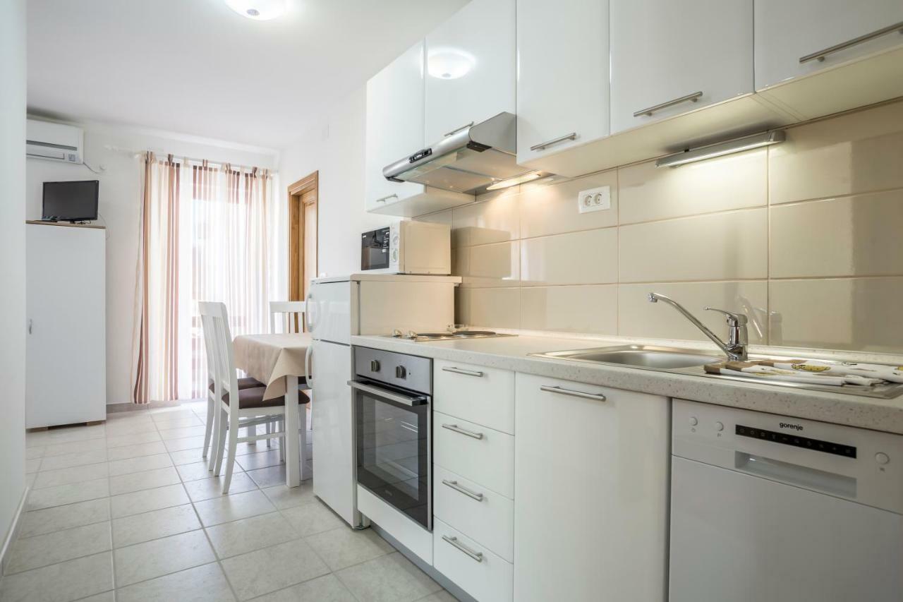 Apartments Bezmalinovic 2 Bol Esterno foto