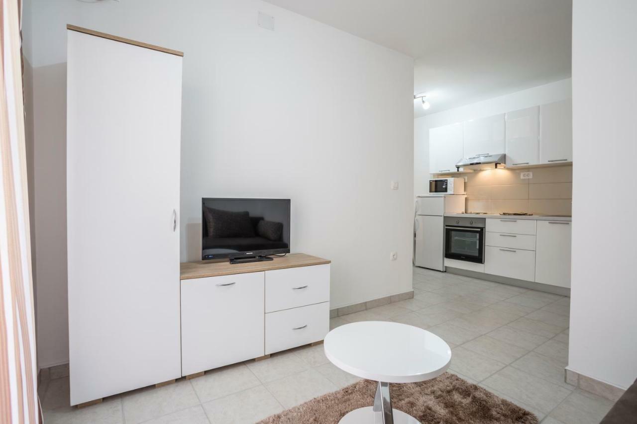 Apartments Bezmalinovic 2 Bol Esterno foto