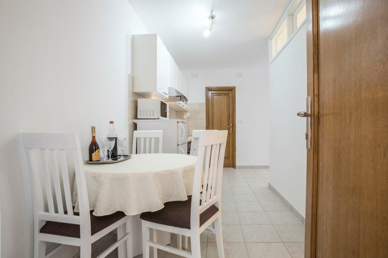 Apartments Bezmalinovic 2 Bol Esterno foto